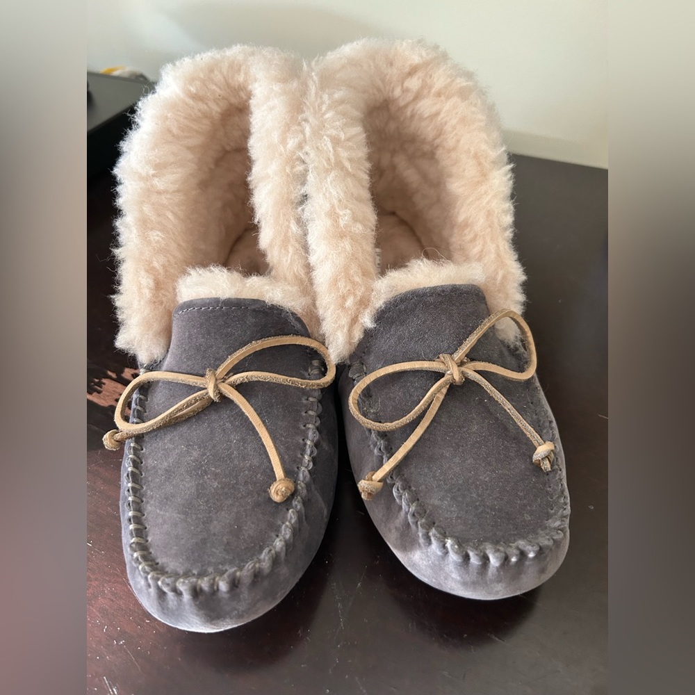 Ugg slippers size 6 grey